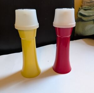 Vintage Tupperware ketchup and mustard pump dispensers In GUC